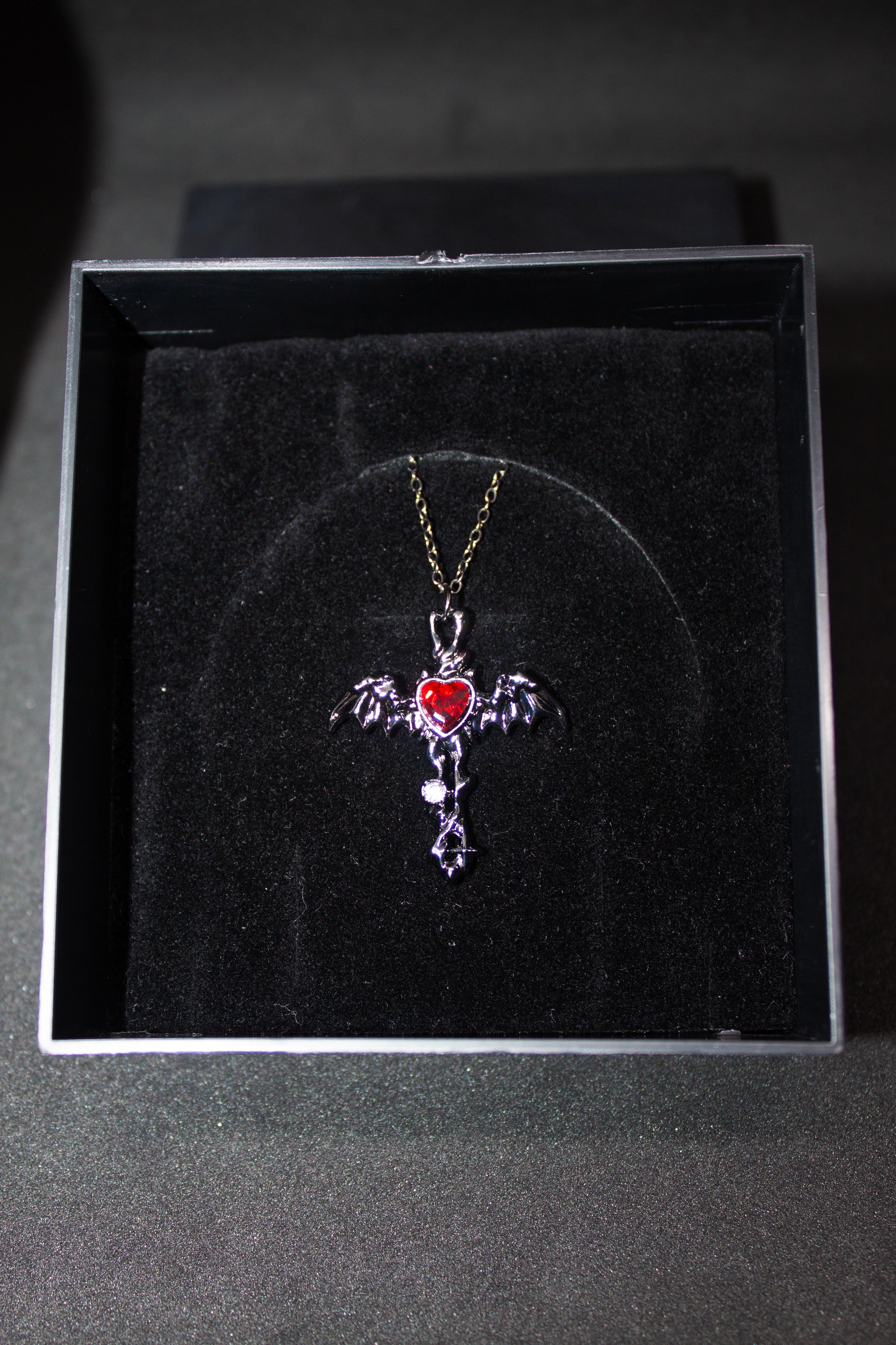 Düşen Merhamet Kolye