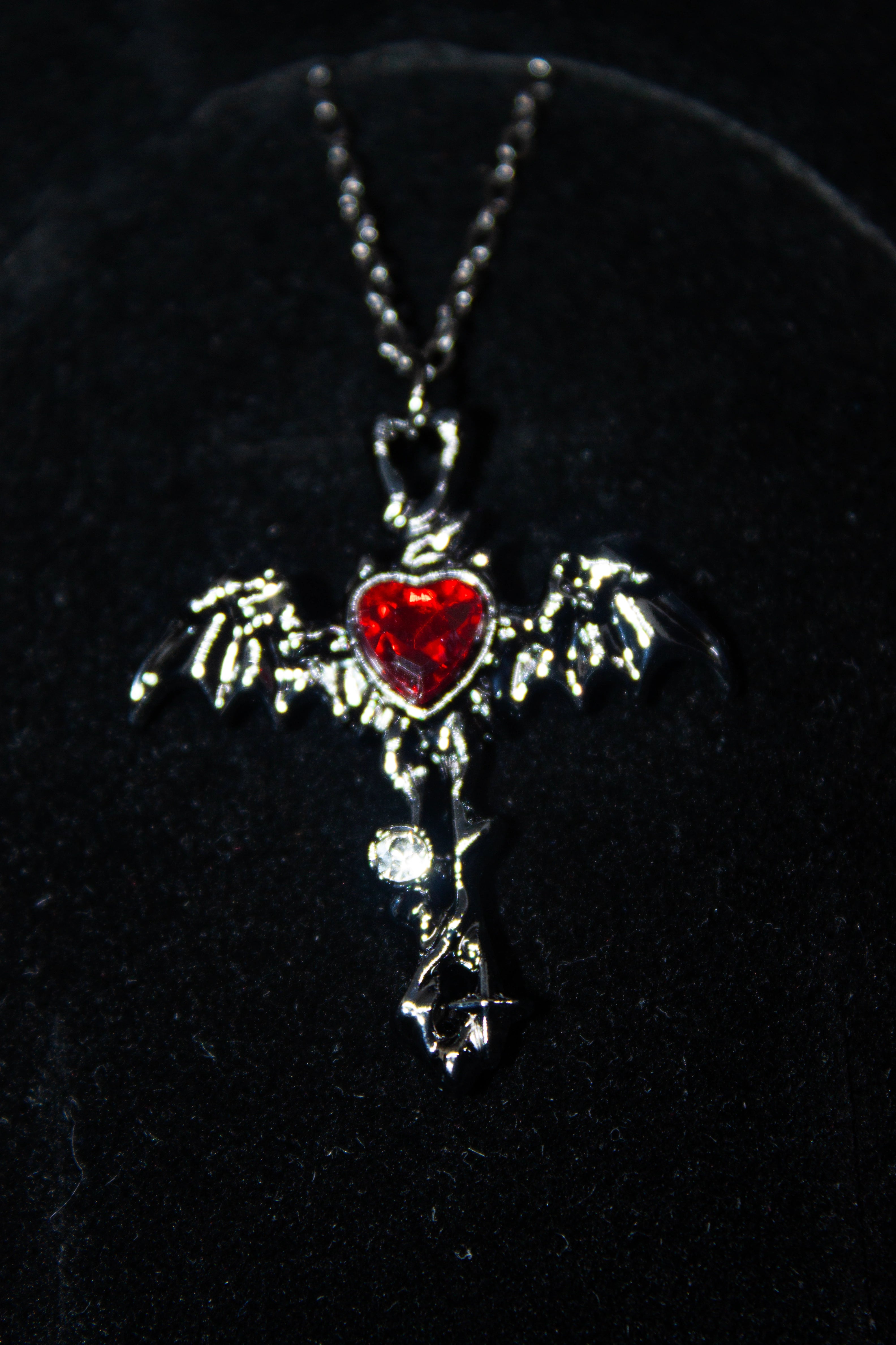 Düşen Merhamet Kolye