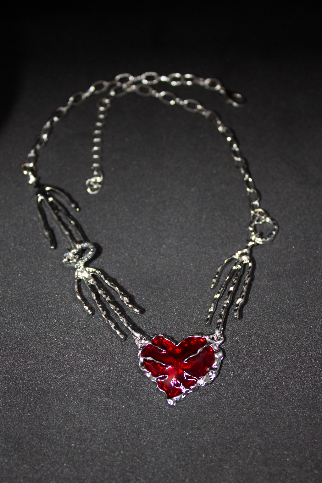 Kırık Sadakat Kolye