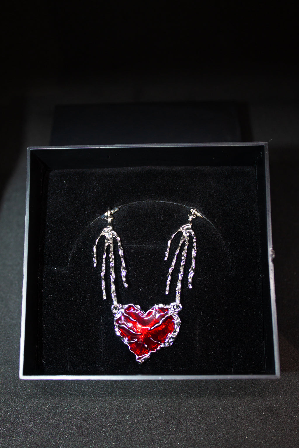 Kırık Sadakat Kolye