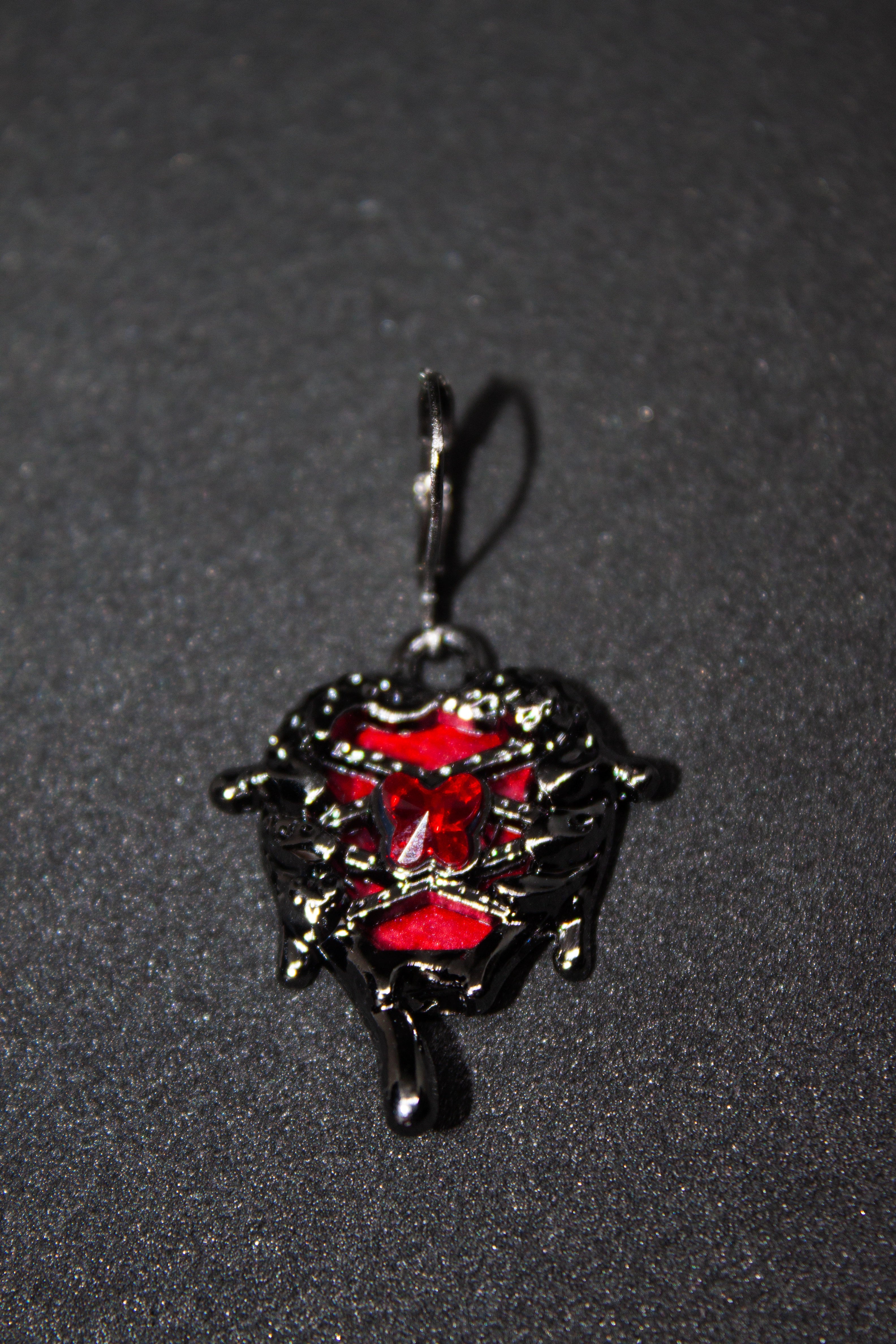 Kızıl Mühür Küpe