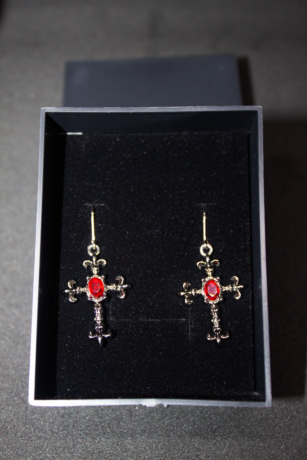 Kan Taşı Haç Küpe